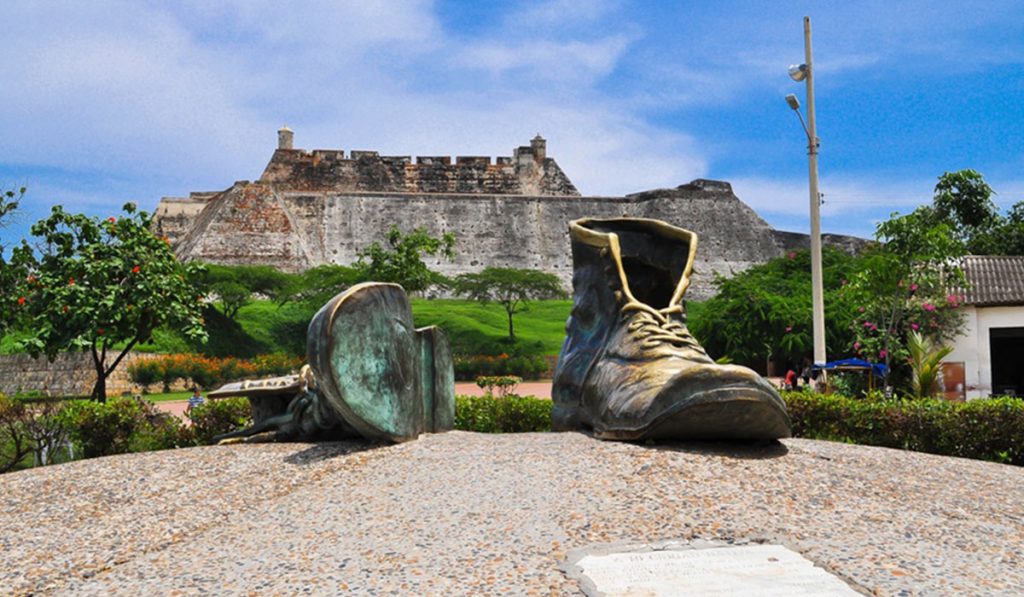 Monumento a las Botas Viejas