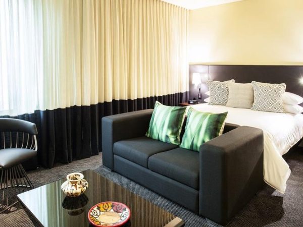 movich-buro-habitacion-junior-suite-tina-a
